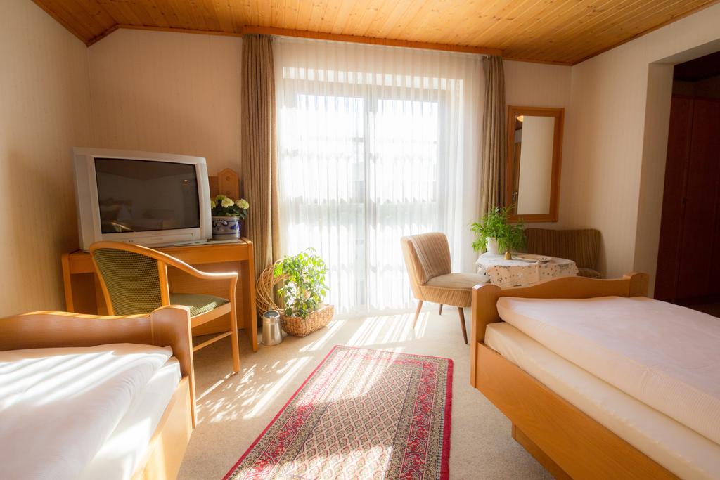 Hotel Am Lingelbach Knüllwald Oda fotoğraf
