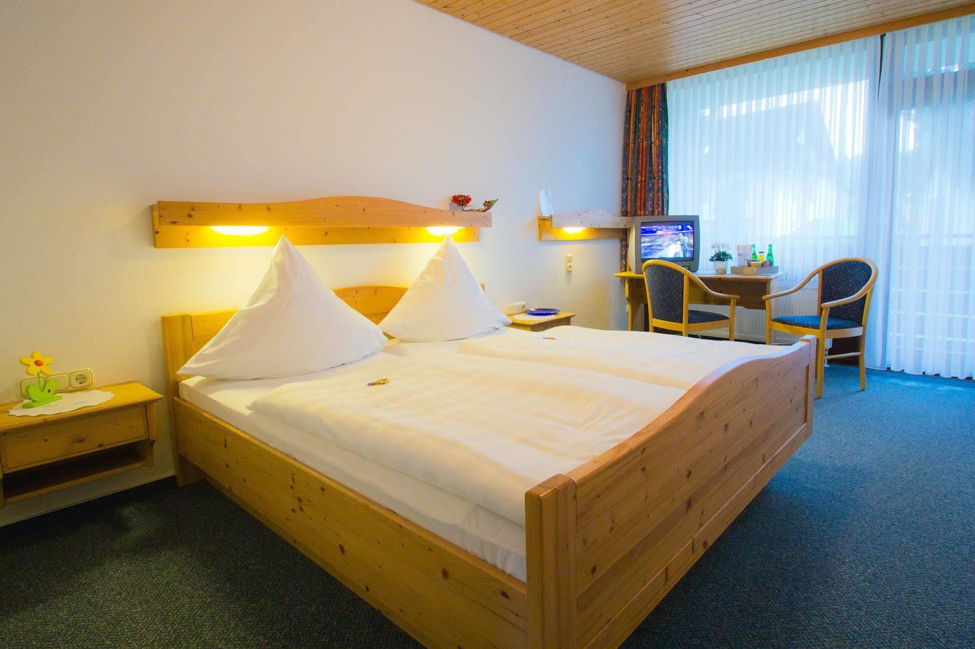 Hotel Am Lingelbach Knüllwald Dış mekan fotoğraf