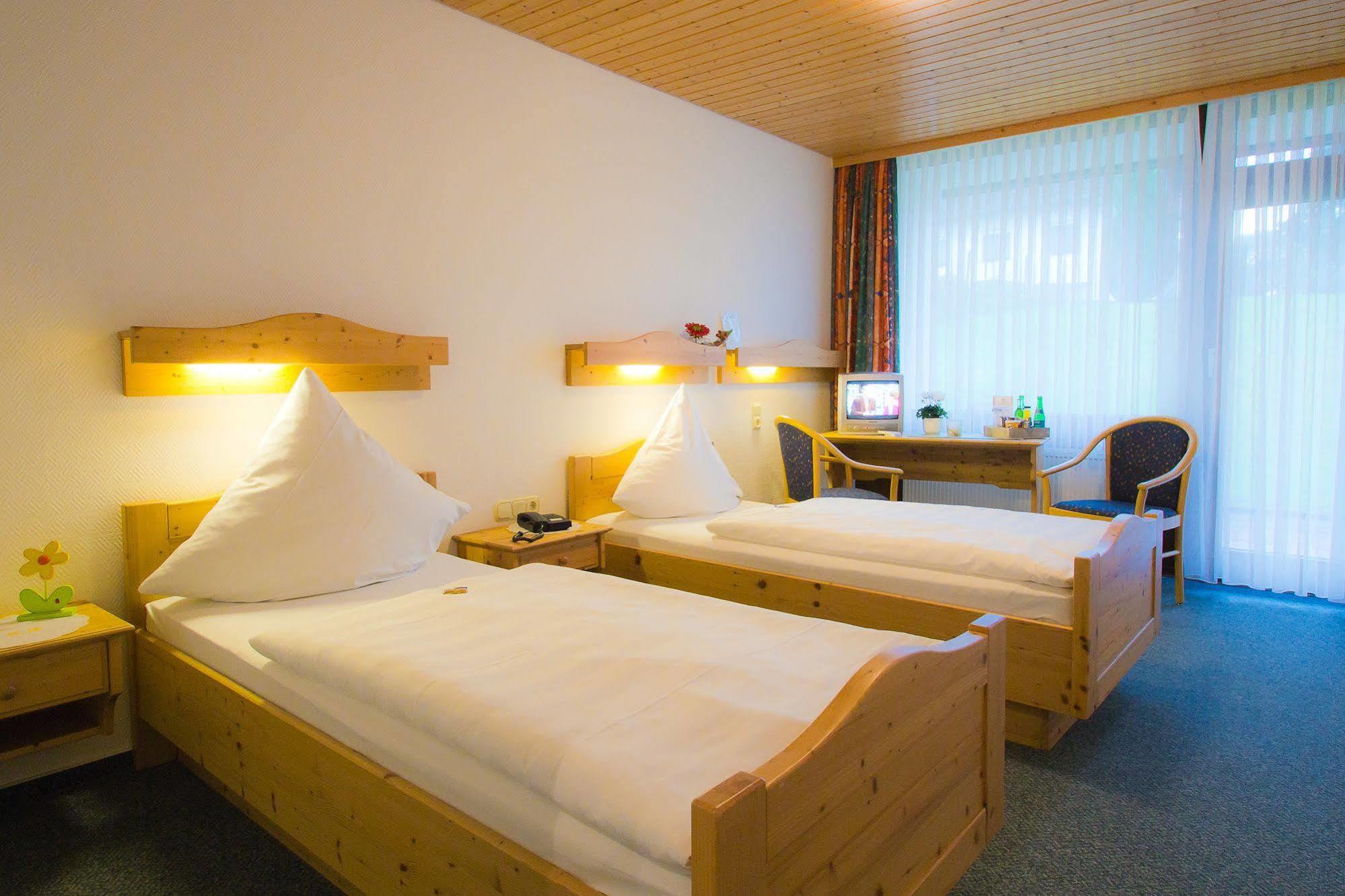 Hotel Am Lingelbach Knüllwald Dış mekan fotoğraf