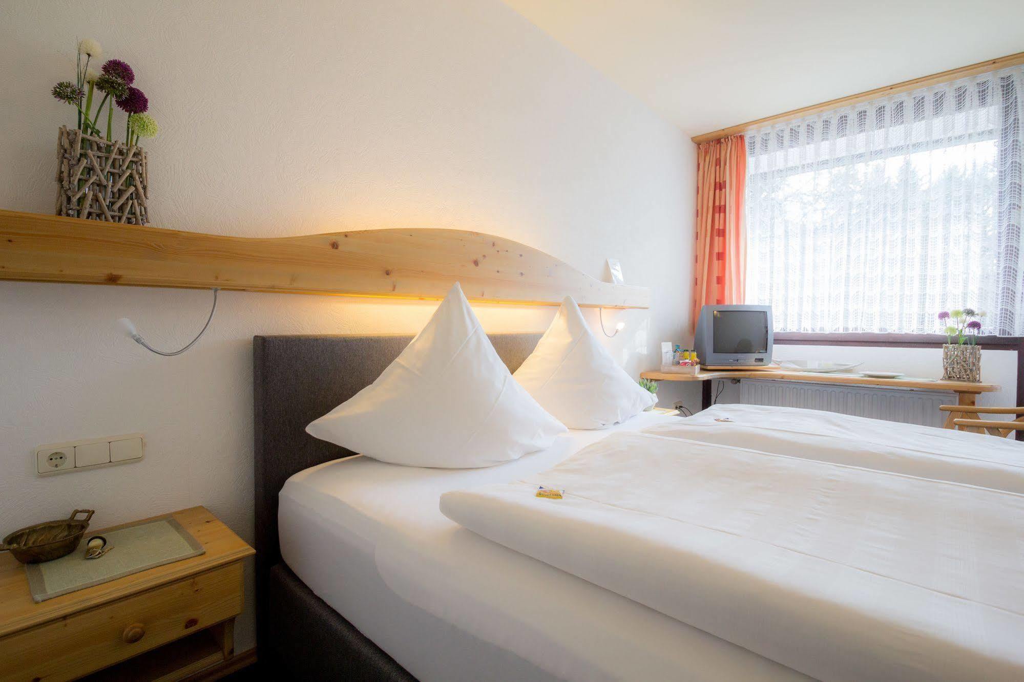 Hotel Am Lingelbach Knüllwald Dış mekan fotoğraf