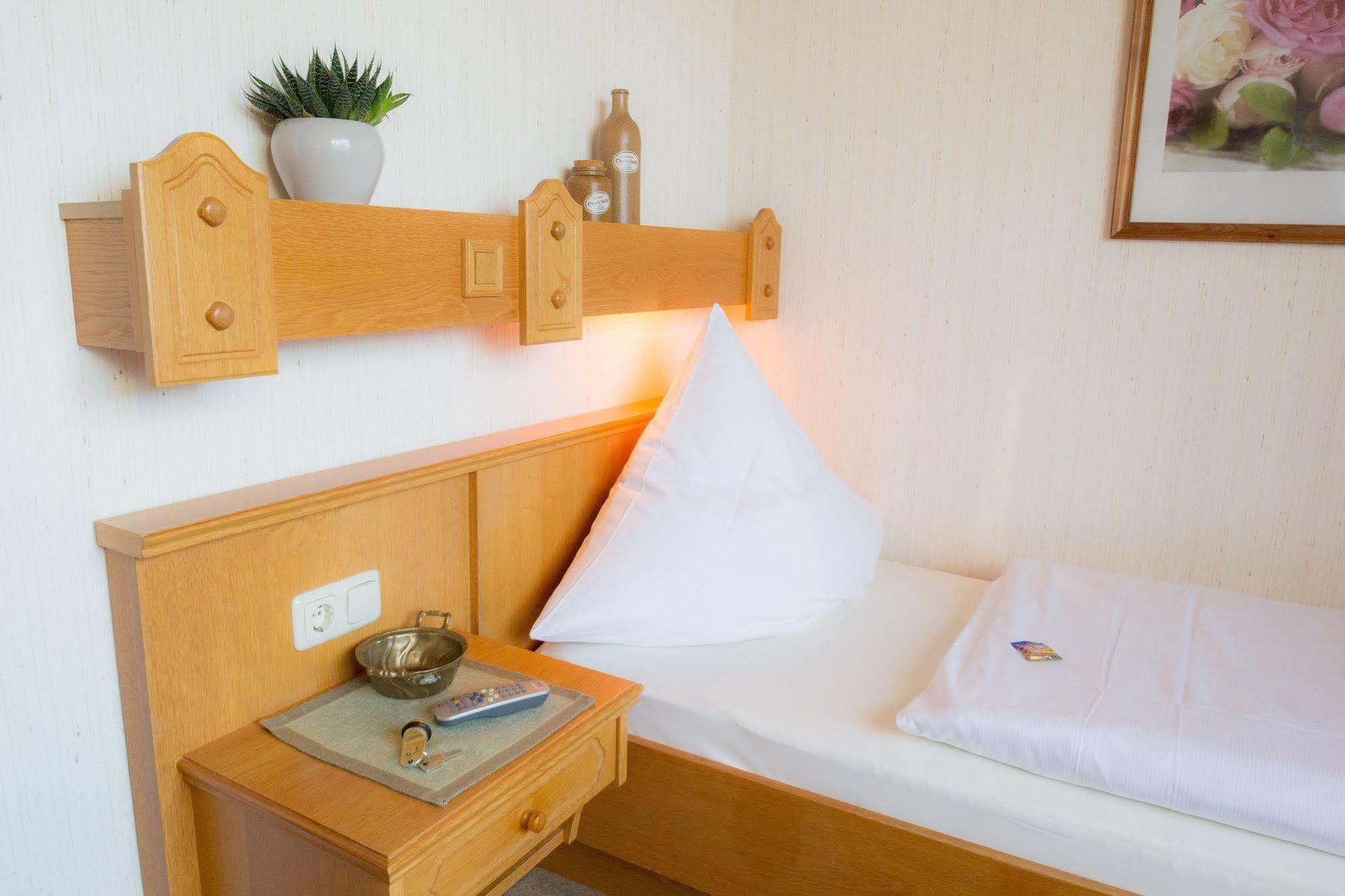 Hotel Am Lingelbach Knüllwald Dış mekan fotoğraf